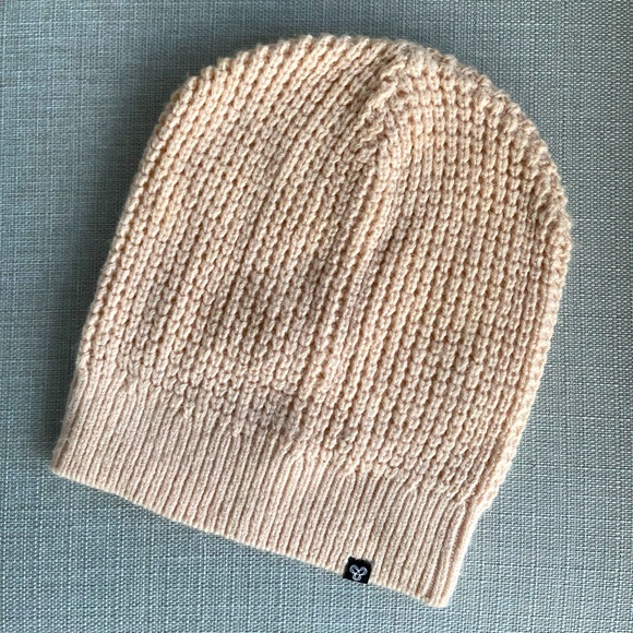 TNA Hat / Beanie - Aritzia - Picture 1 of 2